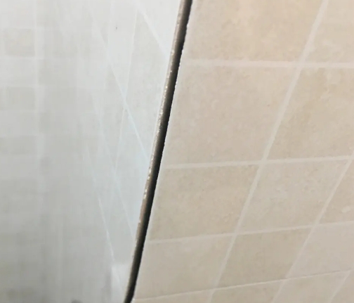 眉山市瓷砖空鼓维修公司分享阳台瓷砖脱落的修复过程可以分为以下几个步骤