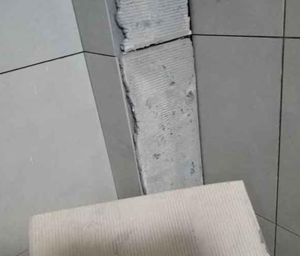 眉山市瓷砖空鼓维修公司分享下厨房瓷砖脱落的补救措施。